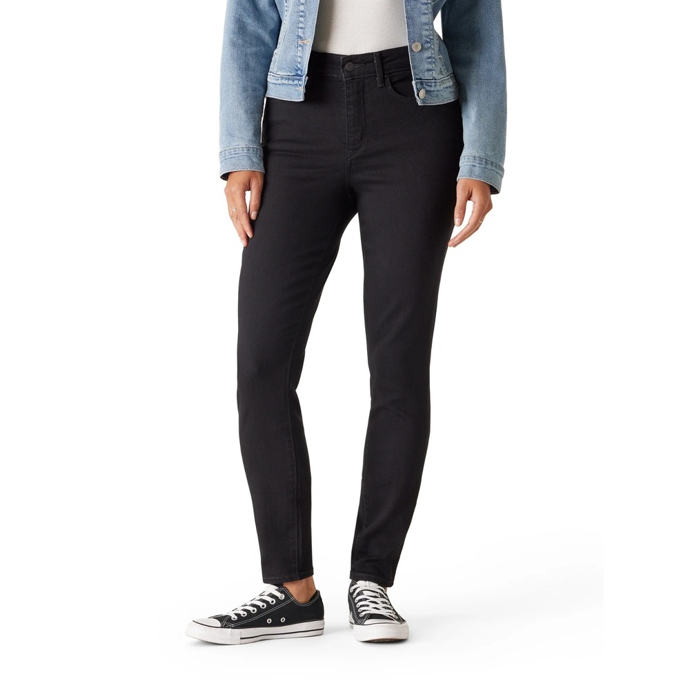 Womans Signature Levi Strauss Mid Rise skinny black jeans Size 6